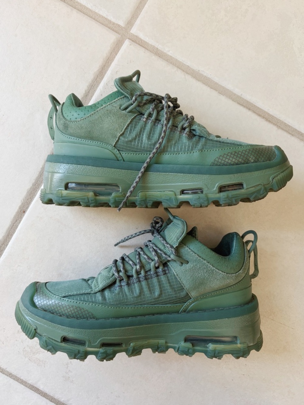 Nike Air Jordan Mae Sneakers in Dutch Green